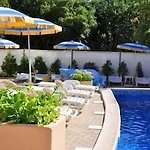 Paradise Park Golden Sands