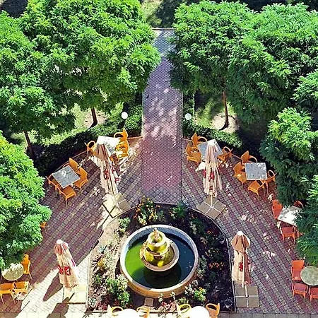 Paradise Park Aparthotel 3*