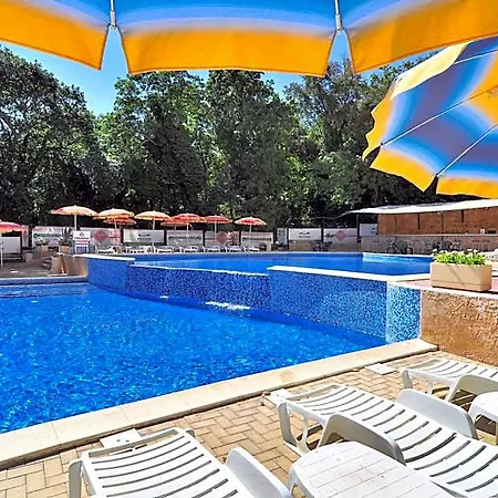 Paradise Park Aparthotel