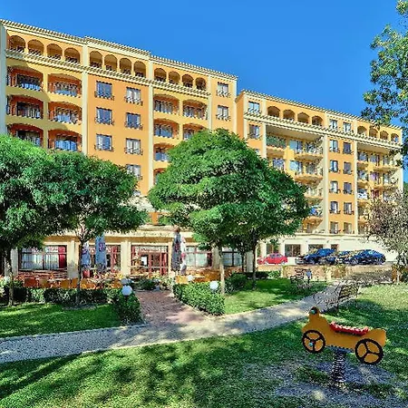 Paradise Park Golden Sands