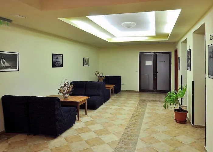 Paradise Park Golden Sands