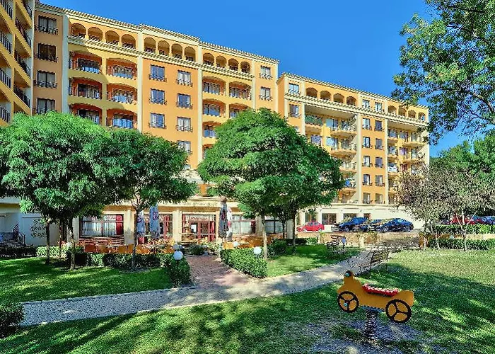 Paradise Park Golden Sands