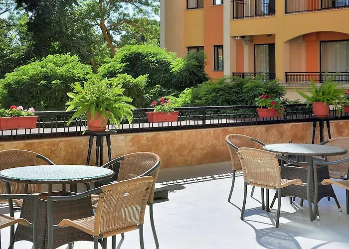 Paradise Park 3* Golden Sands