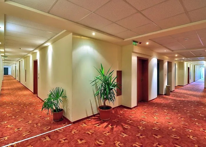 Paradise Park Aparthotel 3*